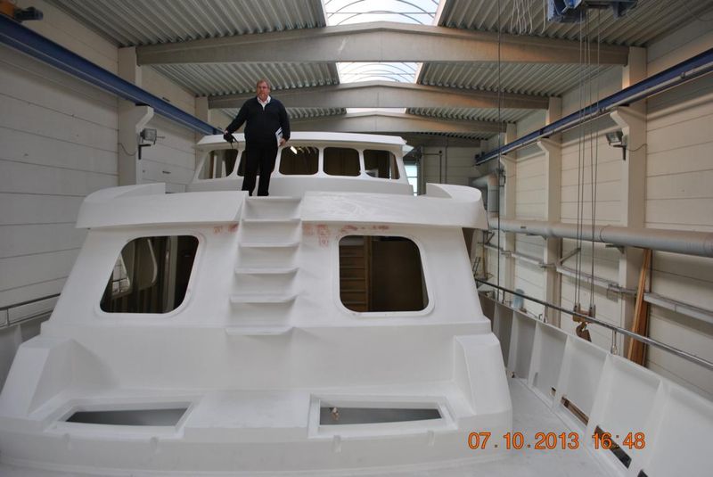 27m-motor-yacht-for-sale-52