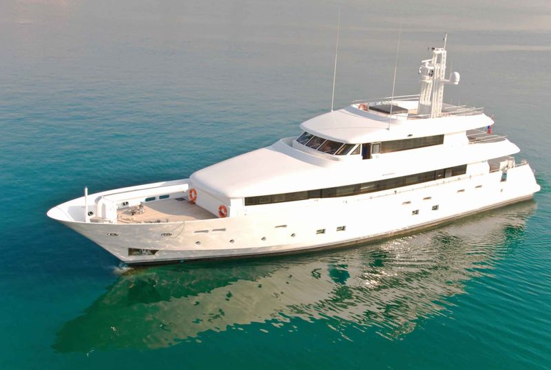 39m luxury yacht 1