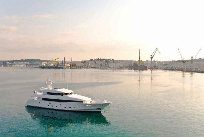 39m luxury yacht 22
